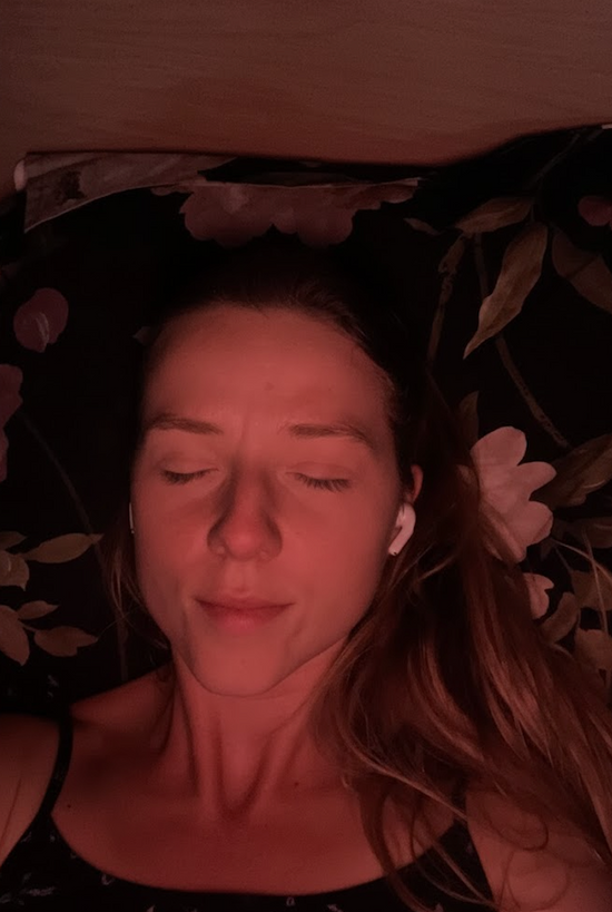 Nočné prebúdzanie o 2 - 4 ráno: čo ti tým telo hovorí: Praktický pohľad na spánok, nervový systém a stres, založený na osobnej skúsenosti, odborných poznatkoch a praxi v moonlight.